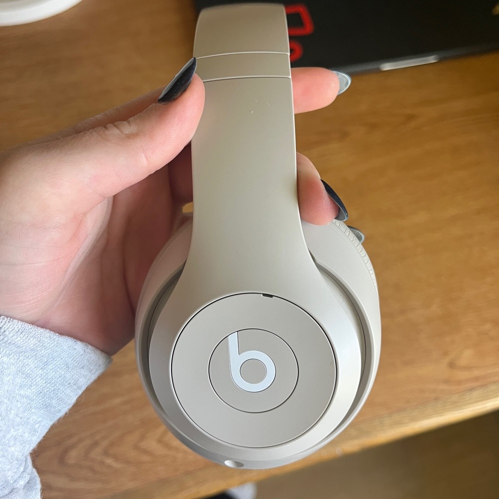 Beats Studio Pro